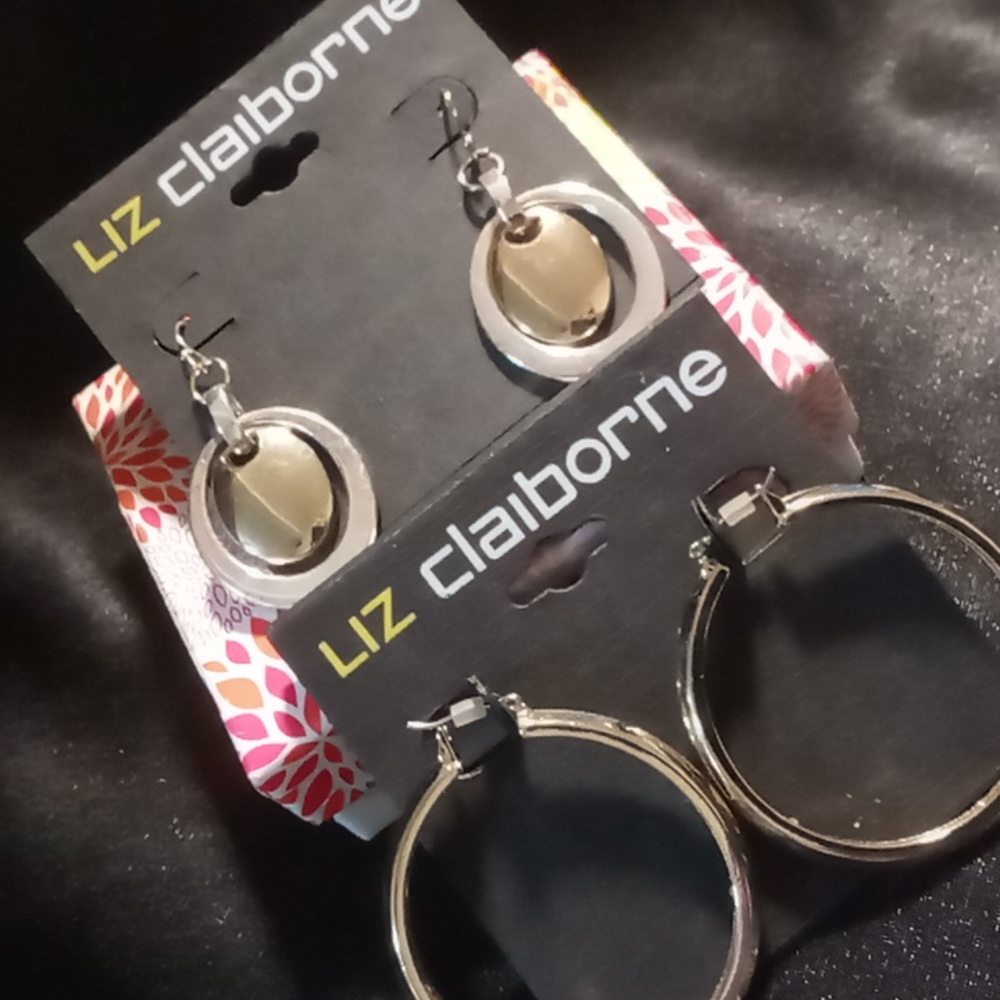 Liz Claybourne gold tone designer earrings 2 pair retail $40